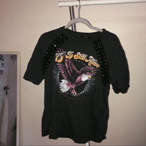Forever 21 Tops - vintage look band tee